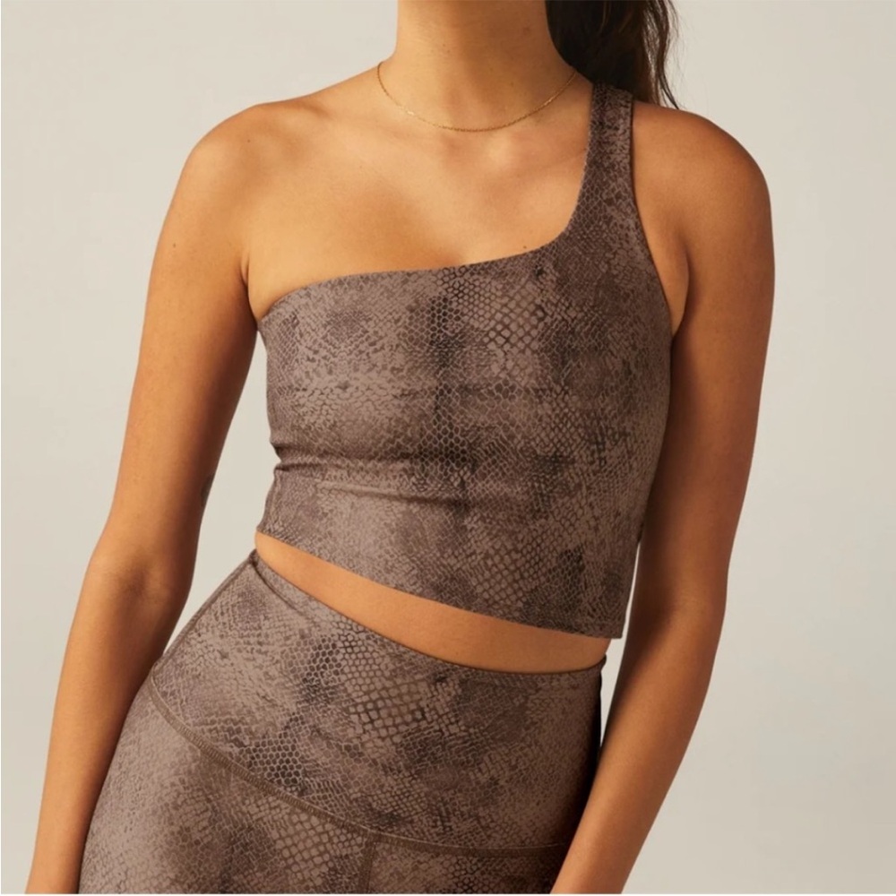 Beyond Yoga Softmark One and Only Shoulder Cropped Tank Size XL